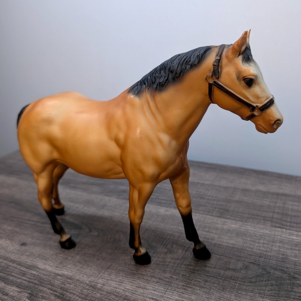 Breyer Traditional Two Bits Quarter Horse Gelding Buckskin Vintage Model #98